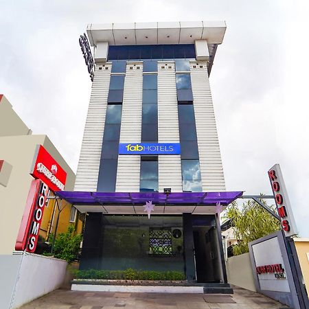 Fabhotel Qube - 800M From Ernakulam Junction South Railway Station Kochi Bagian luar foto