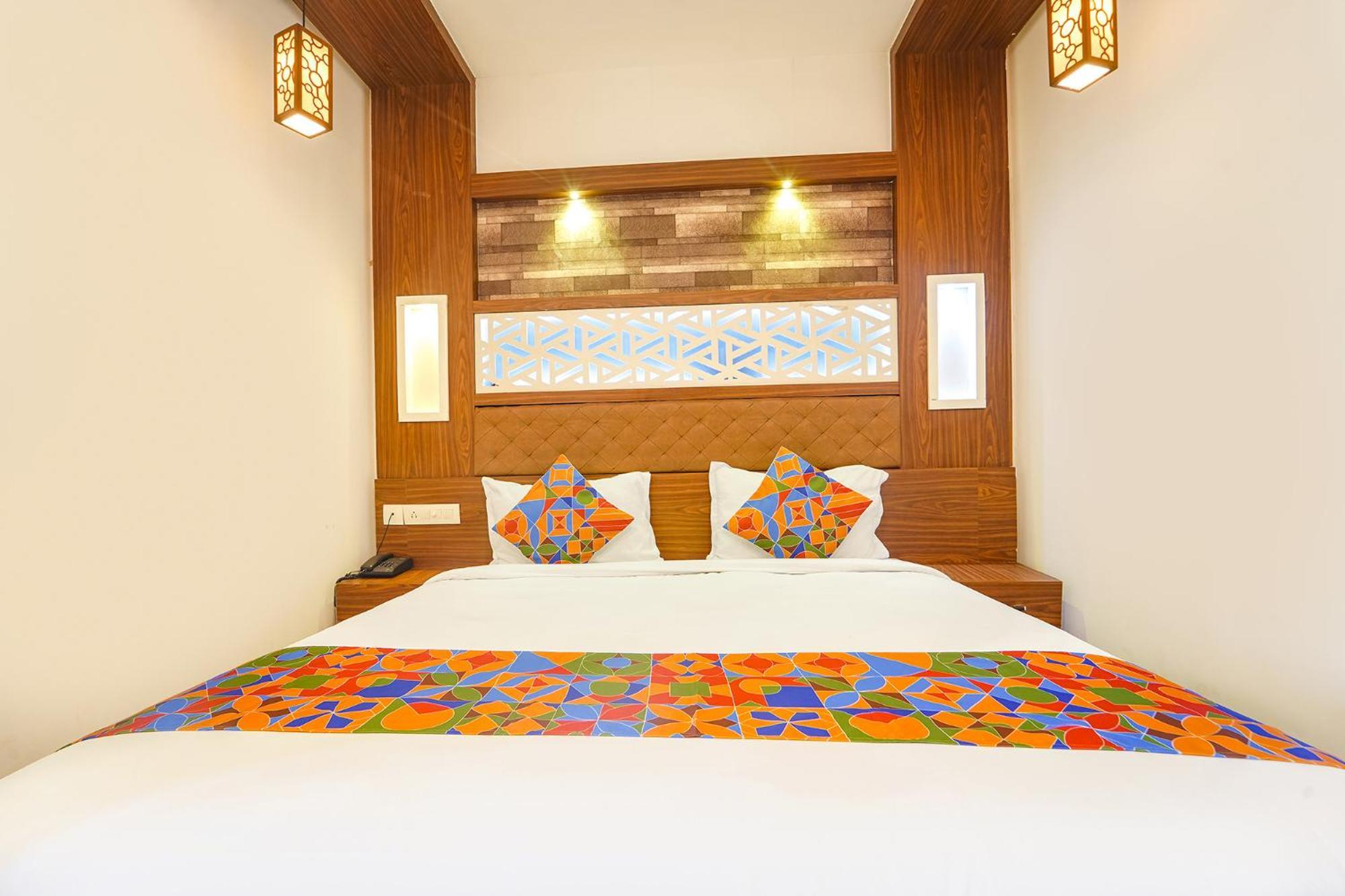 Fabhotel Qube - 800M From Ernakulam Junction South Railway Station Kochi Bagian luar foto