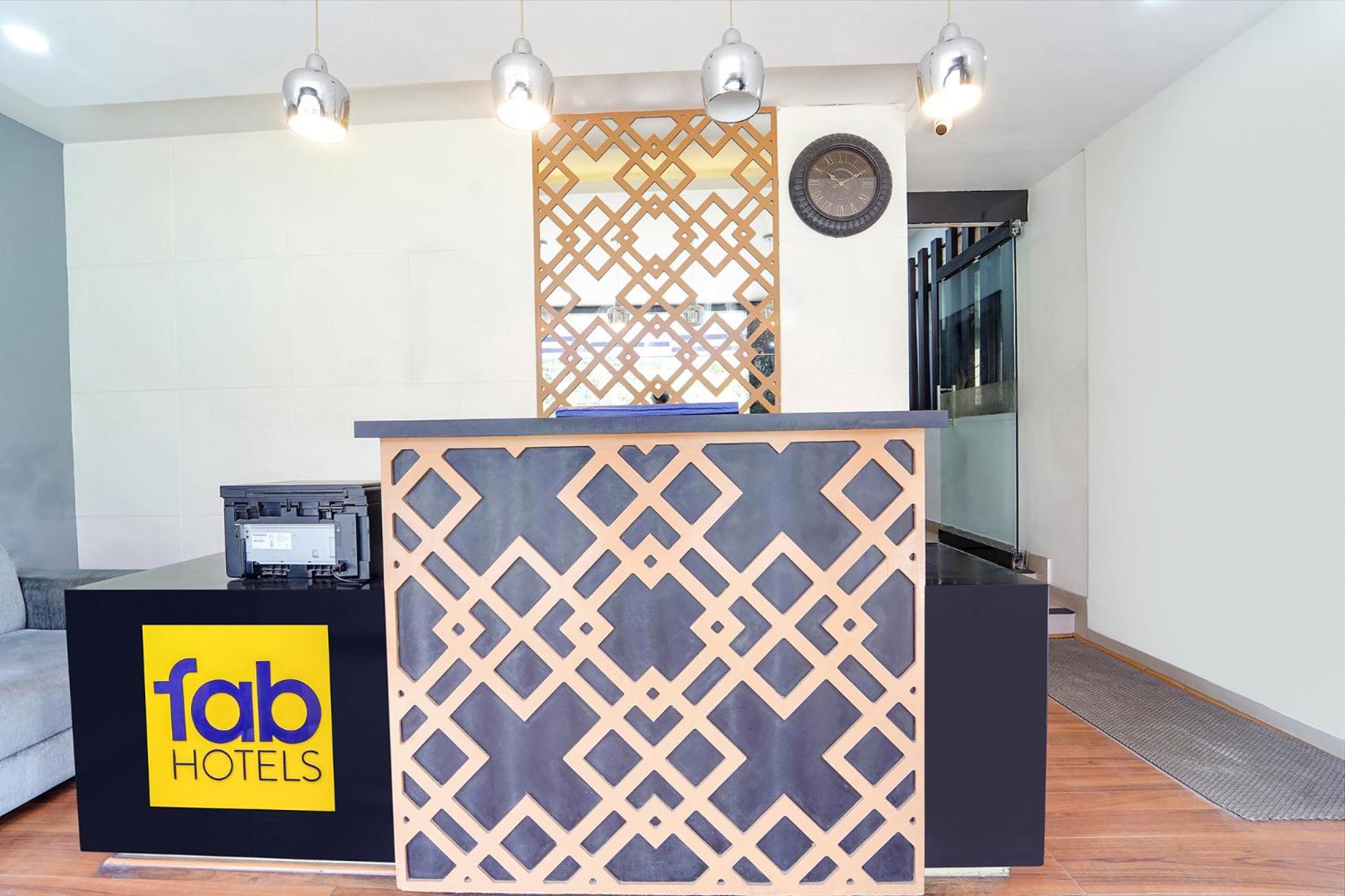 Fabhotel Qube - 800M From Ernakulam Junction South Railway Station Kochi Bagian luar foto