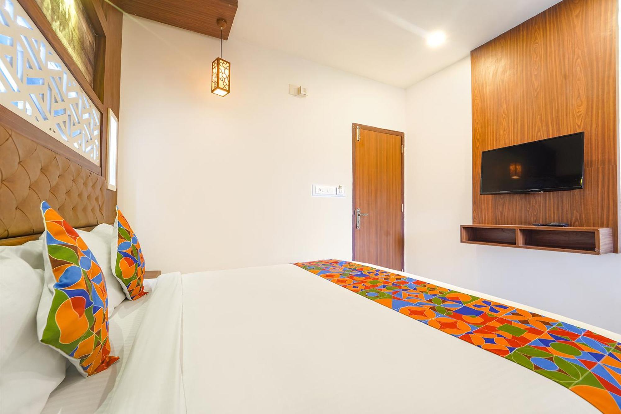 Fabhotel Qube - 800M From Ernakulam Junction South Railway Station Kochi Bagian luar foto